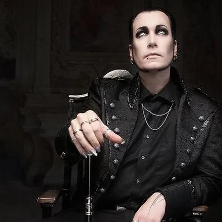 chat with ai character: Chris Pohl