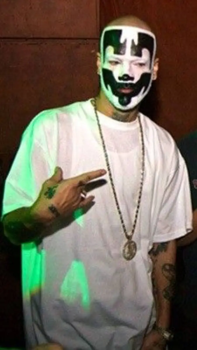 ai character: shaggy2dope background