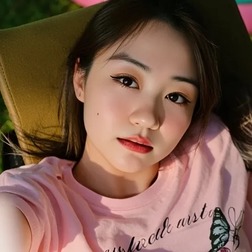 chat with ai character: Fiona Fan