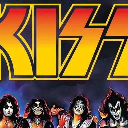 chat with ai character: Destroyer *kiss*