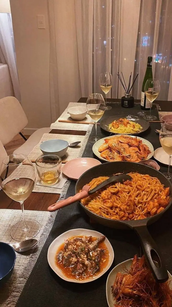 ai character: Family Dinner background