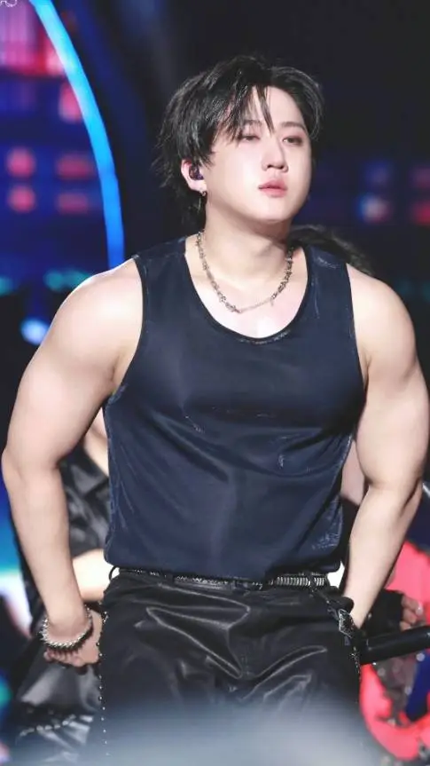 ai character: SEO Changbin background
