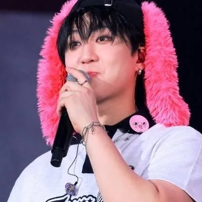 chat with ai character: Changbin