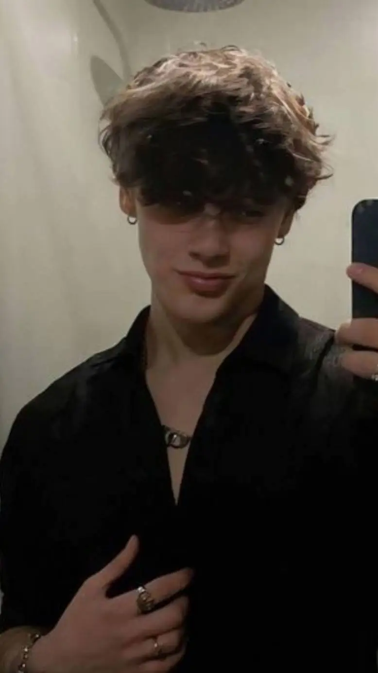 ai character: Geage Harrison background