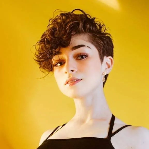 chat with ai character: Addie