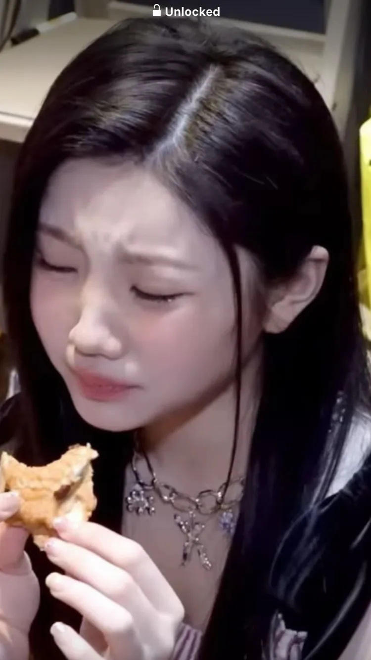 ai character: Enhypen show background