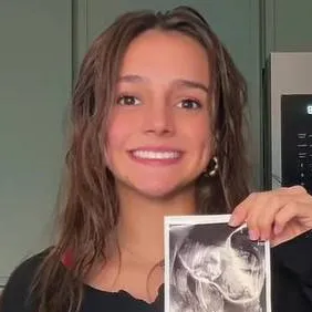 chat with ai character: Kaydee