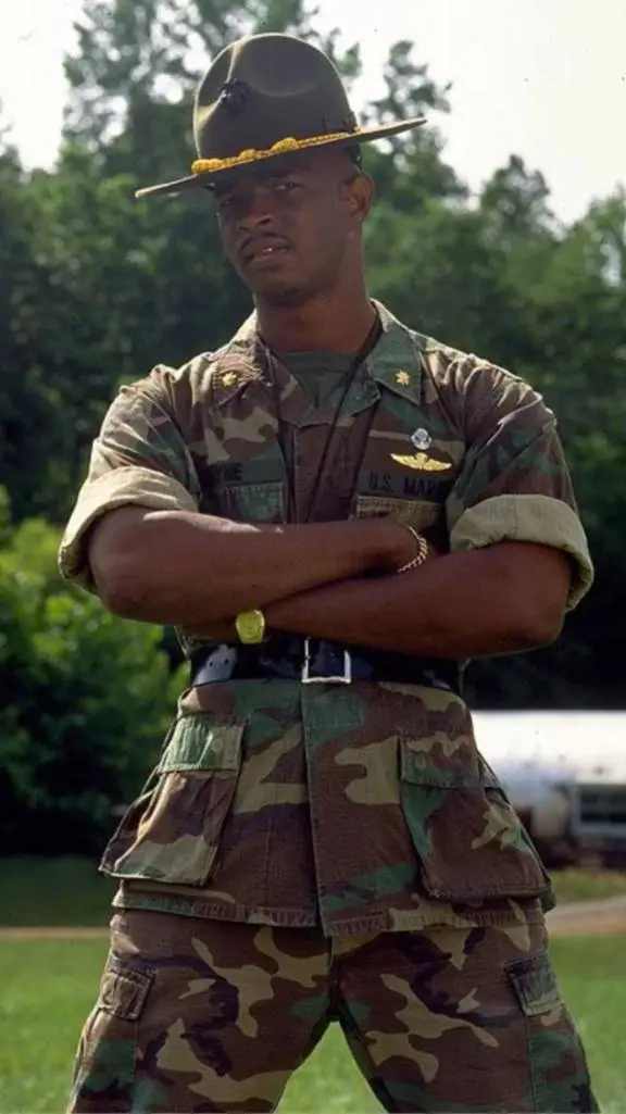 ai character: Major Payne  background