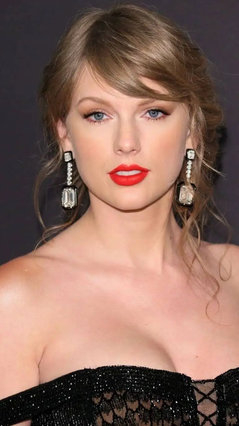 ai character: Taylor Swift background