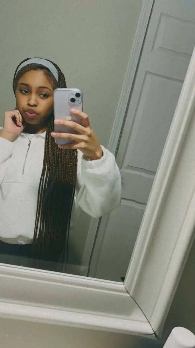 ai character: lelia background