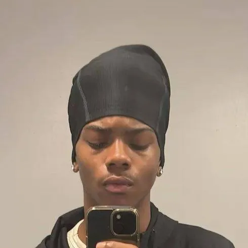 chat with ai character: trey