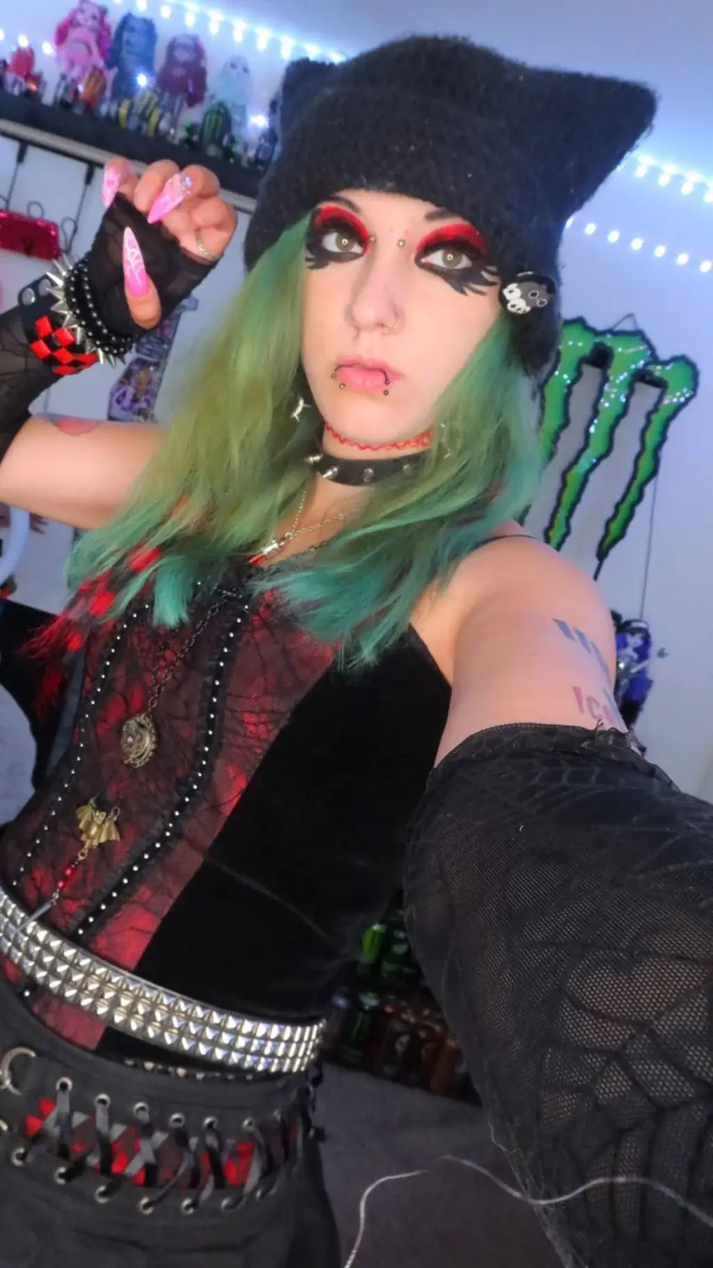 ai character: Catlynn background