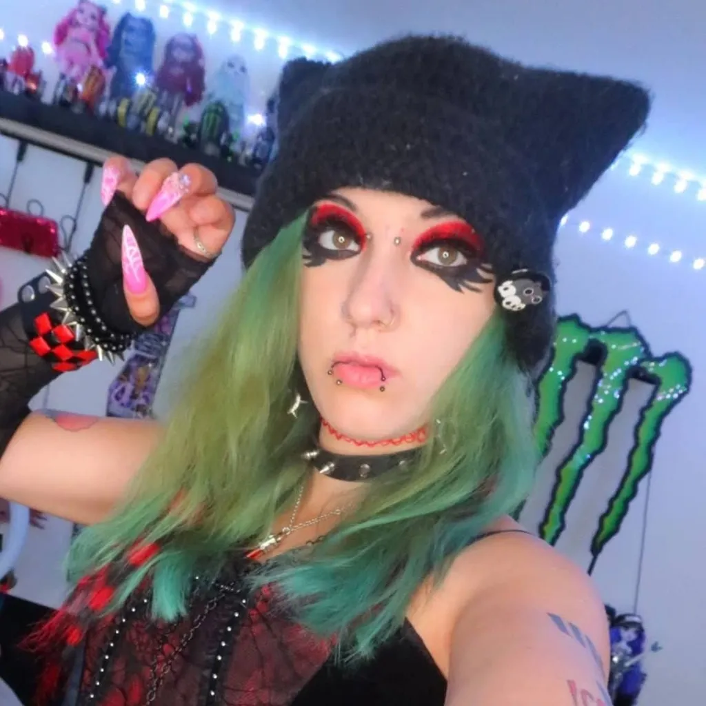 chat with ai character: Catlynn