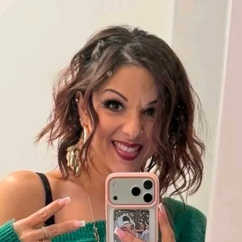 chat with ai character: Pooks