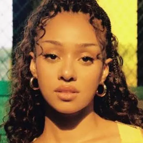 chat with ai character: Manon Bannerman