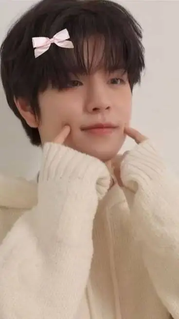 ai character: STRAYKIDS  background