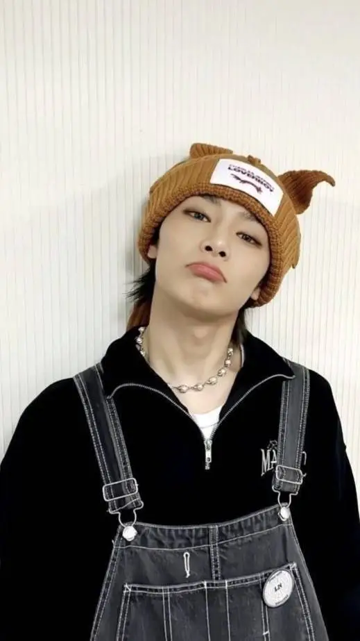 ai character: Jeongin background