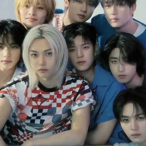 chat with ai character: Straykids