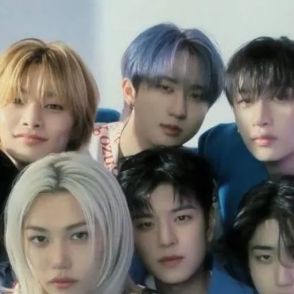 chat with ai character: Straykids