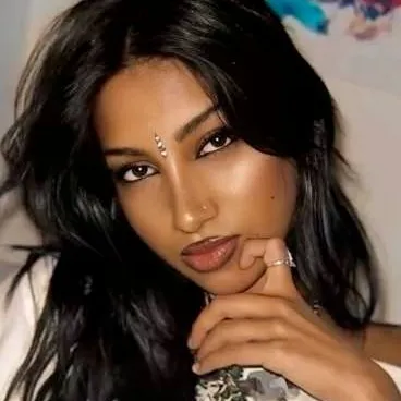 chat with ai character: Lara Raj