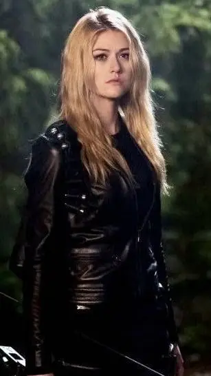 ai character: Mia Smoak-Queen background