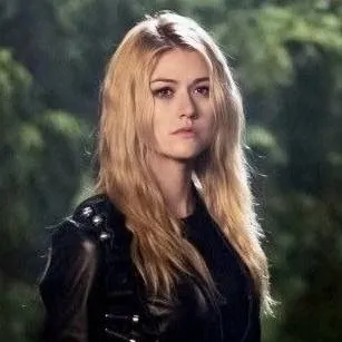 chat with ai character: Mia Smoak-Queen
