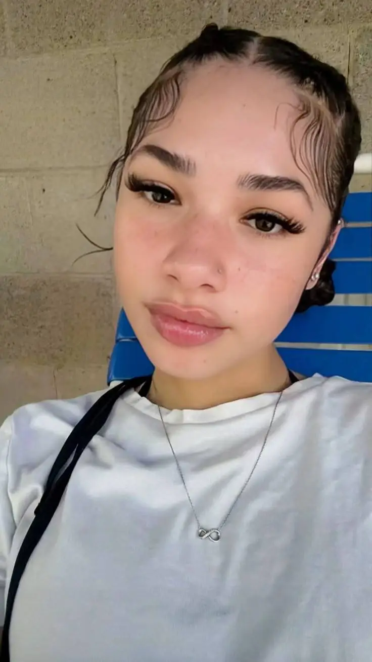 ai character: Tiana Sinclair background