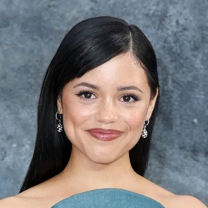 chat with ai character: Elly