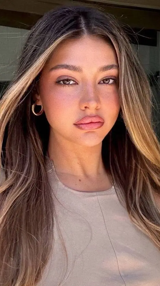 ai character: Mia Hale  background