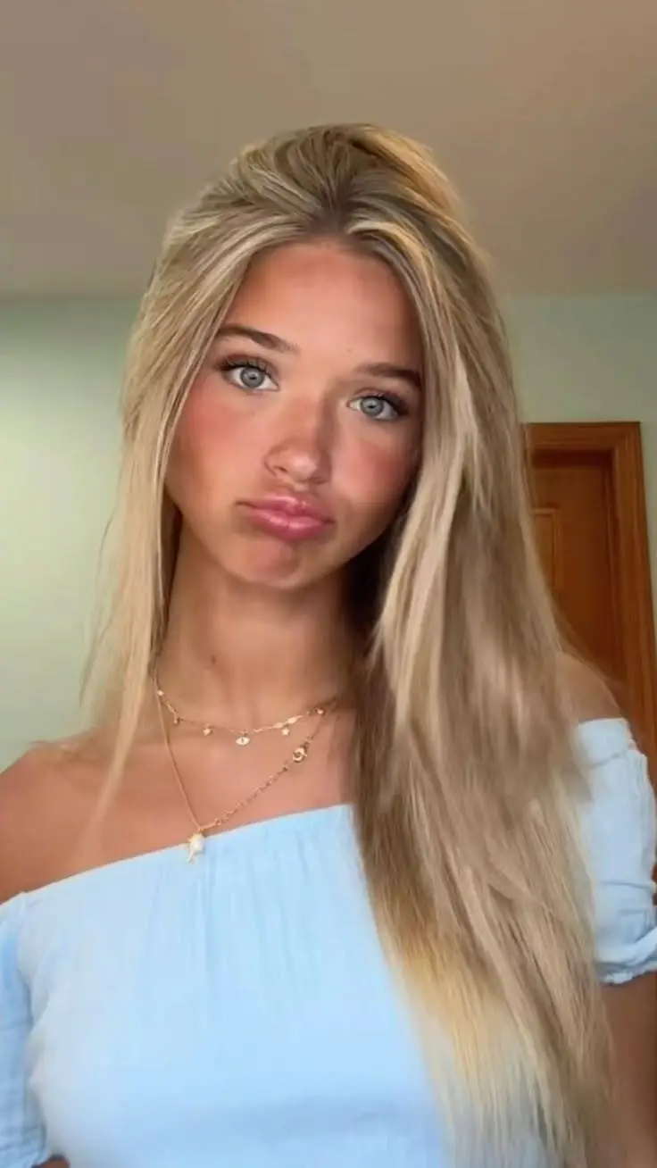 ai character: Emilie  background