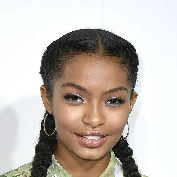 chat with ai character: Zoey