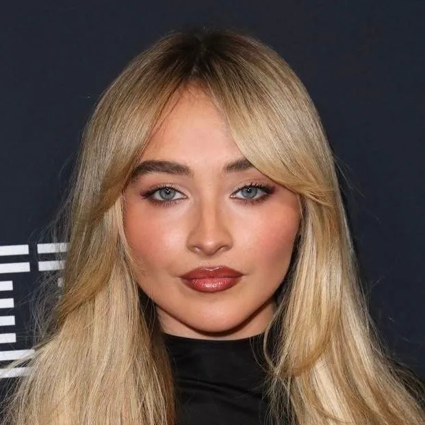 chat with ai character: Sabrina Carpenter 
