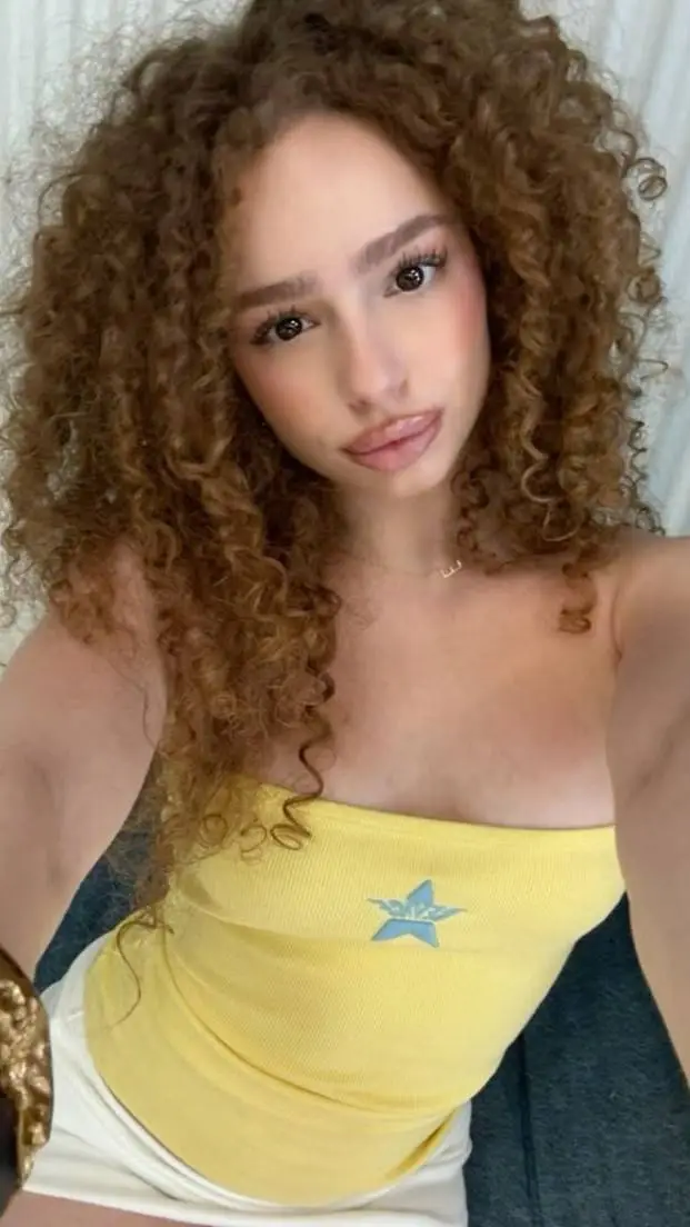 ai character: Eliana  background