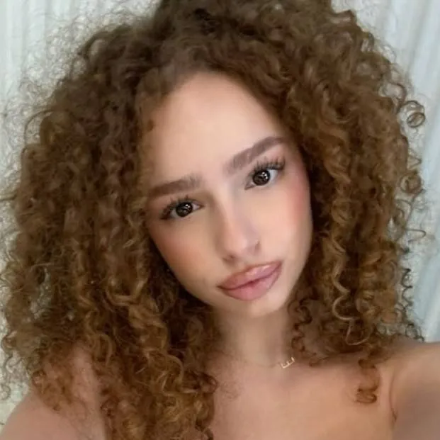 chat with ai character: Eliana 