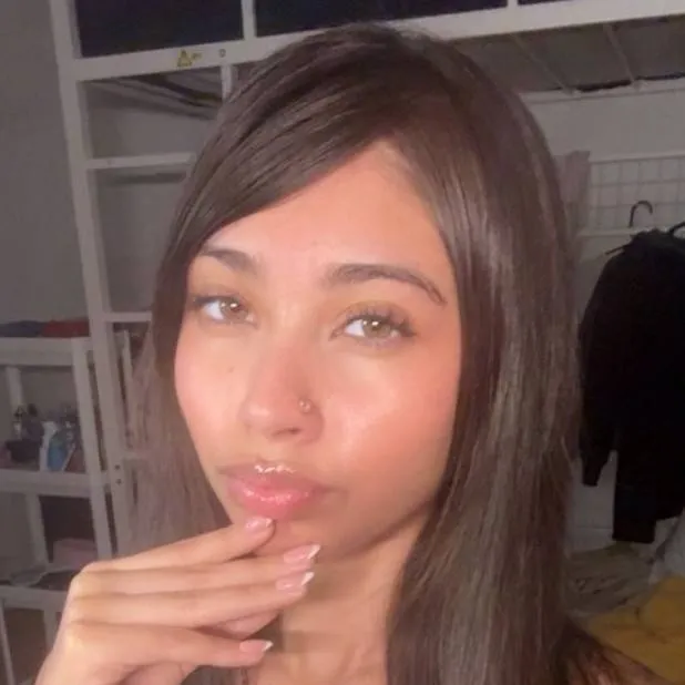 chat with ai character: Maya