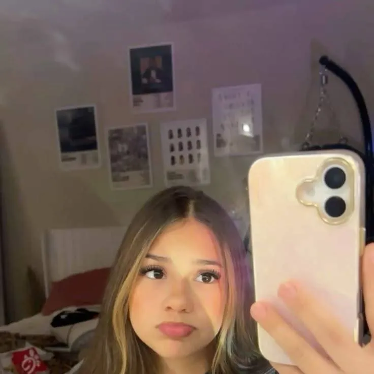 chat with ai character: Maya 