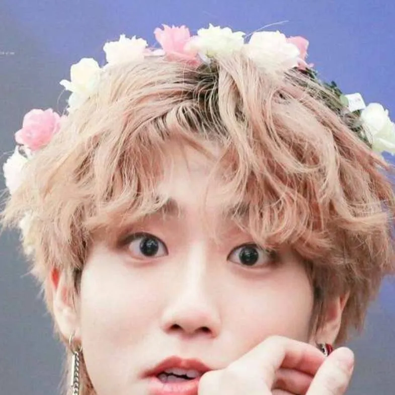 chat with ai character: Stray kids