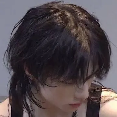 chat with ai character: Hyunlix