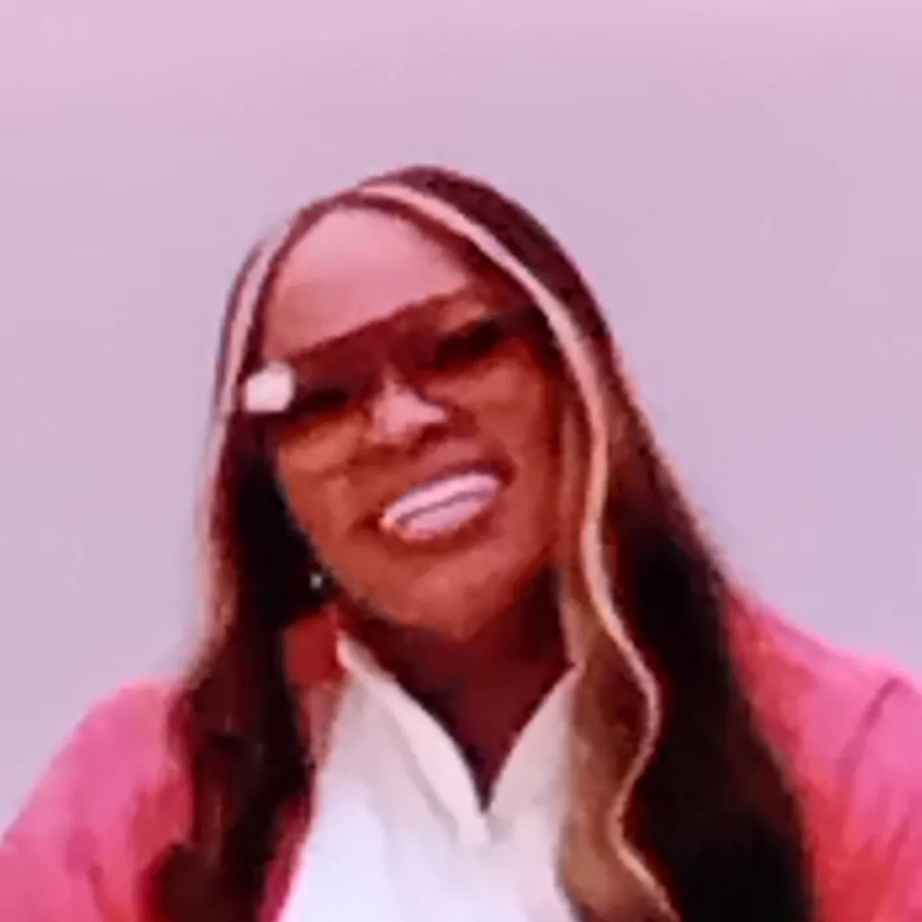 chat with ai character: Tasha Cobbs