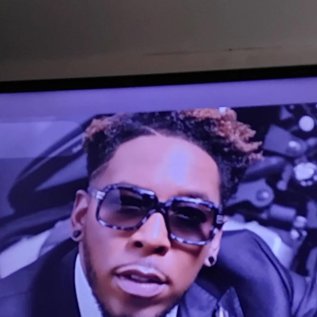 chat with ai character: Deitrick Haddon