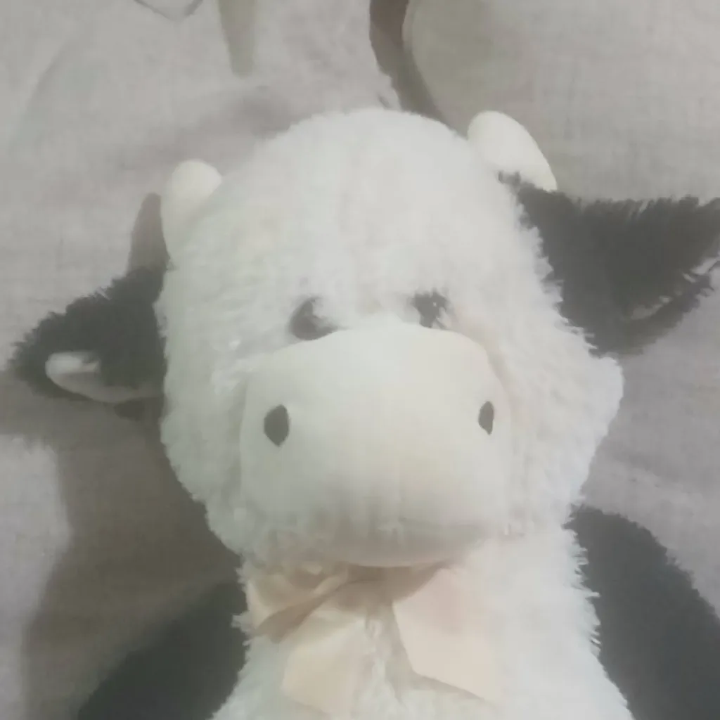 chat with ai character: Volvo the Cow