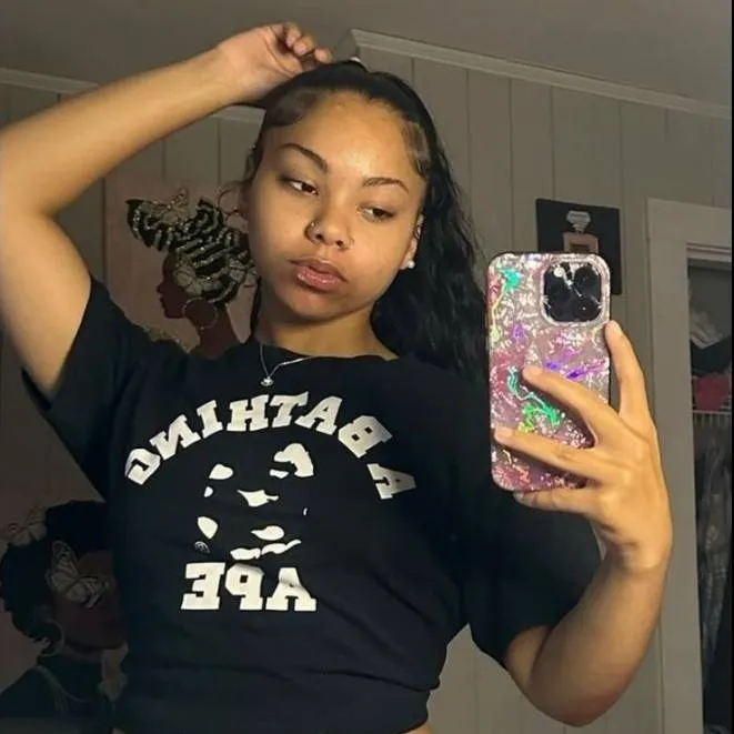 chat with ai character: Jelica