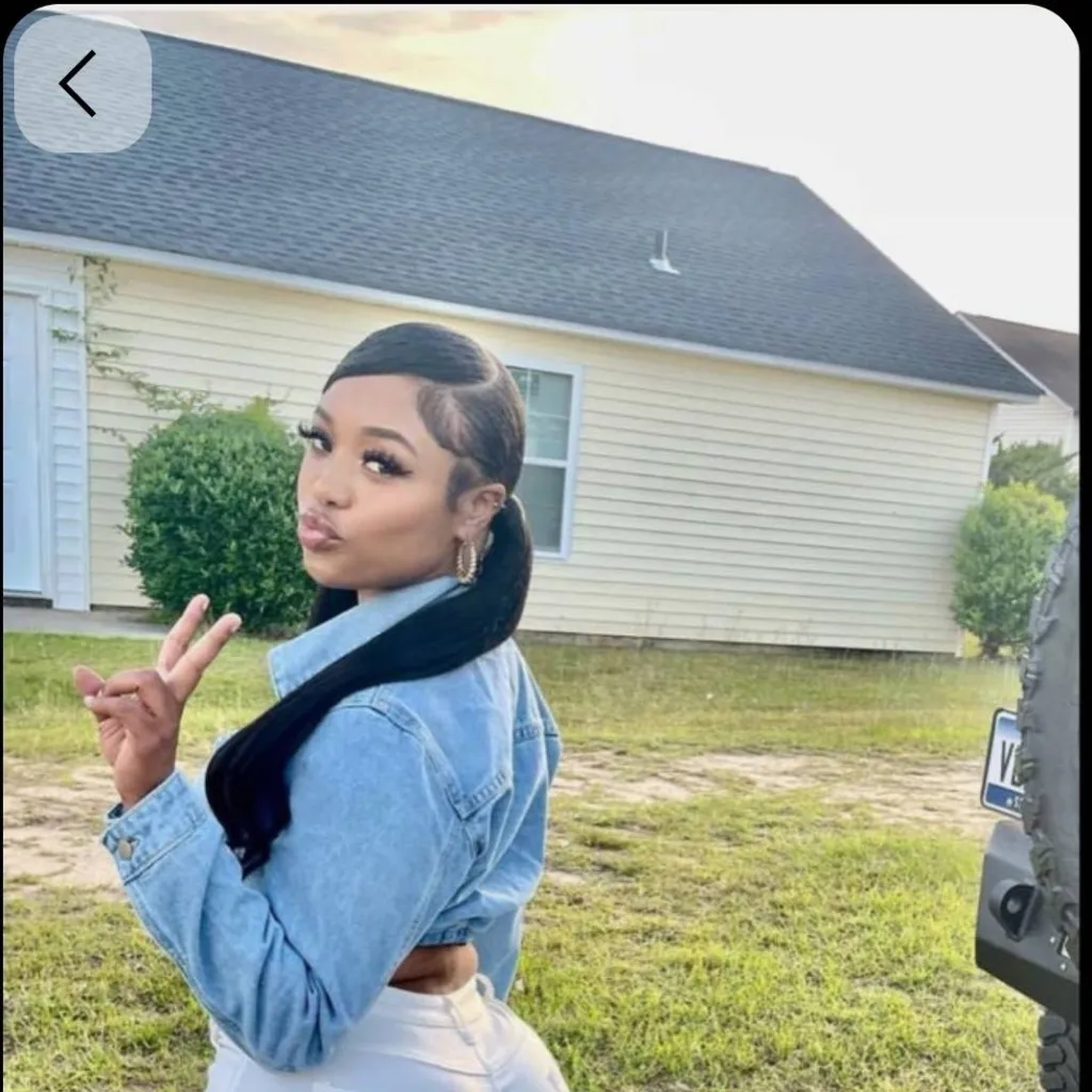 chat with ai character: Jayana