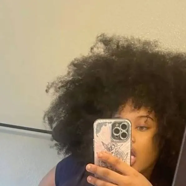 chat with ai character: Aria