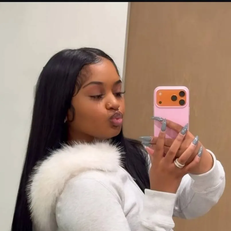 chat with ai character: Mara