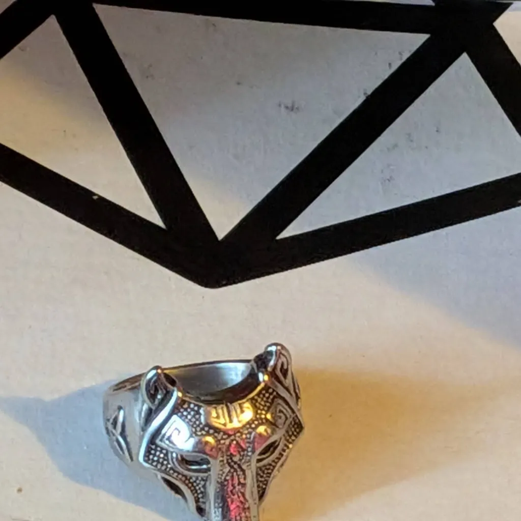 chat with ai character: Ring of the wolves