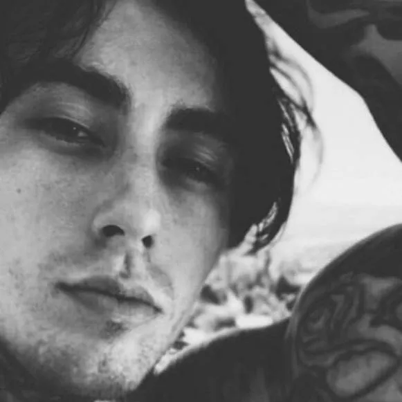 chat with ai character: ronnie radke
