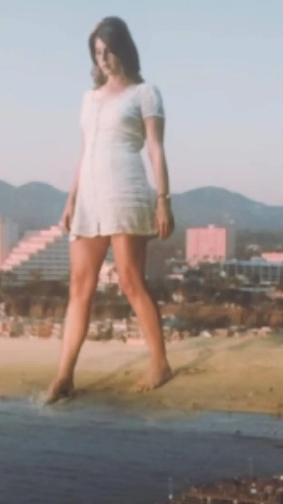ai character: giantess  background