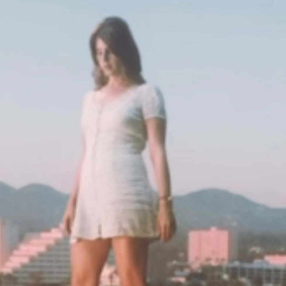 chat with ai character: giantess 