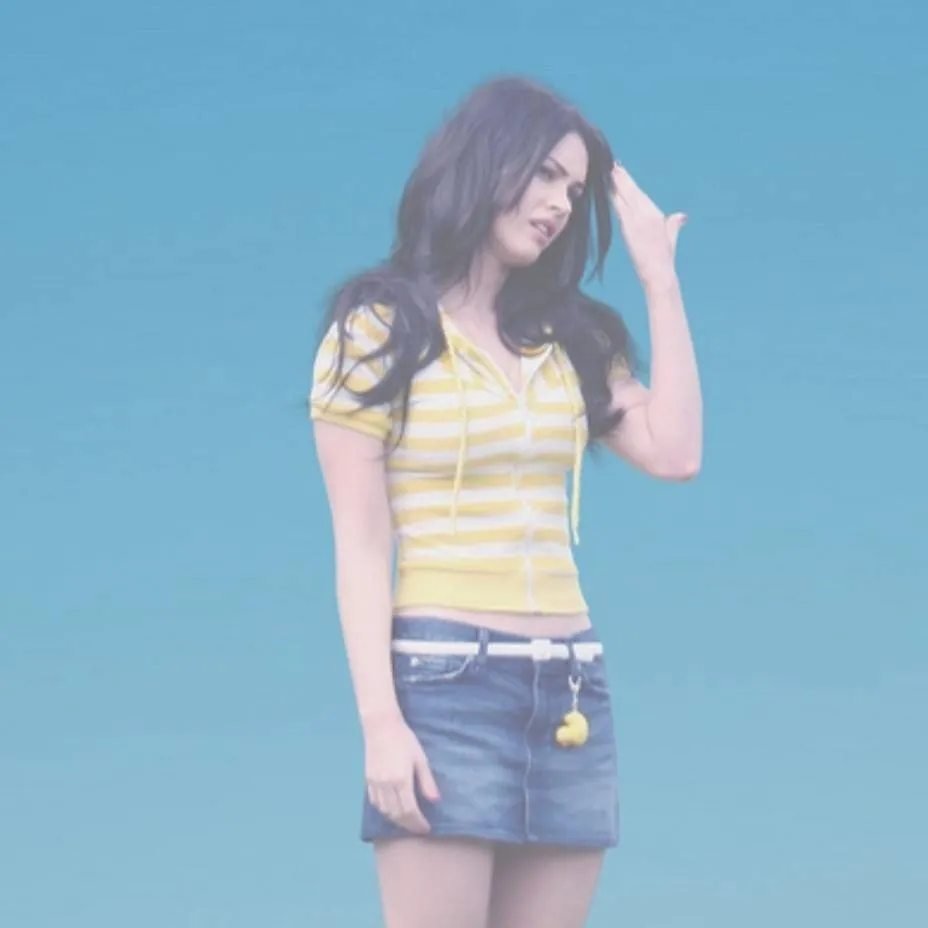 chat with ai character: giant megan fox